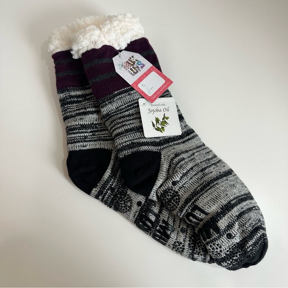 Muk Luks Sherpa Lined Black, Gray, & Purple Striped  Socks with Jojoba Oil L/XL - Picture 1 of 7